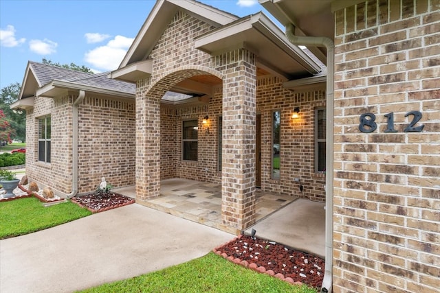 entrance to property featuring a patio area