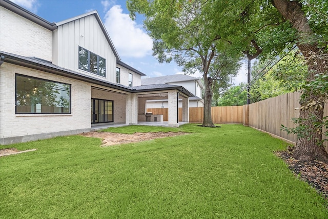 view of yard featuring a patio area