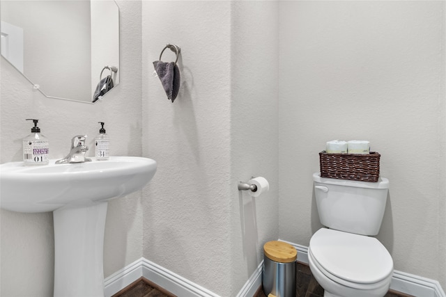 bathroom featuring toilet and sink