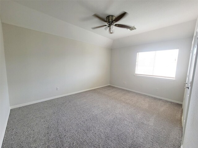 unfurnished room with carpet flooring and ceiling fan