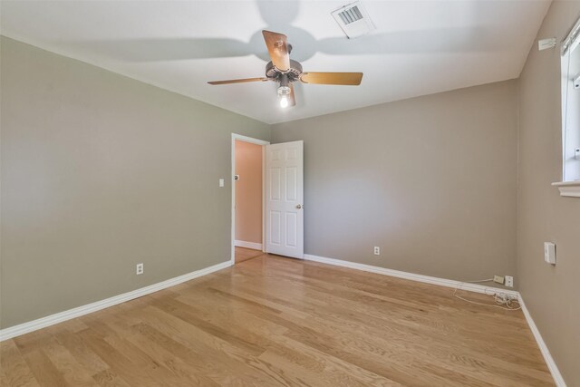 empty room featuring light wood-type flooring and ceiling fan