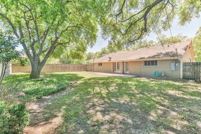 view of yard featuring a patio