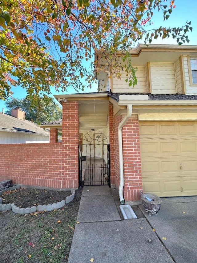 view of front facade with a garage