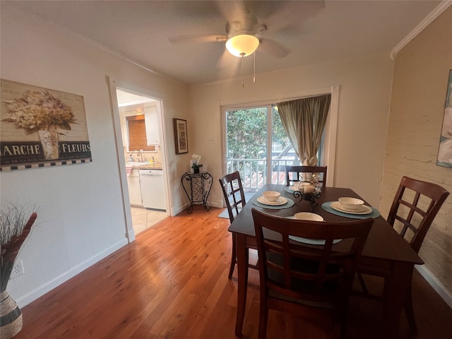 dining space with sink, ceiling fan, light hardwood / wood-style floors, and ornamental molding