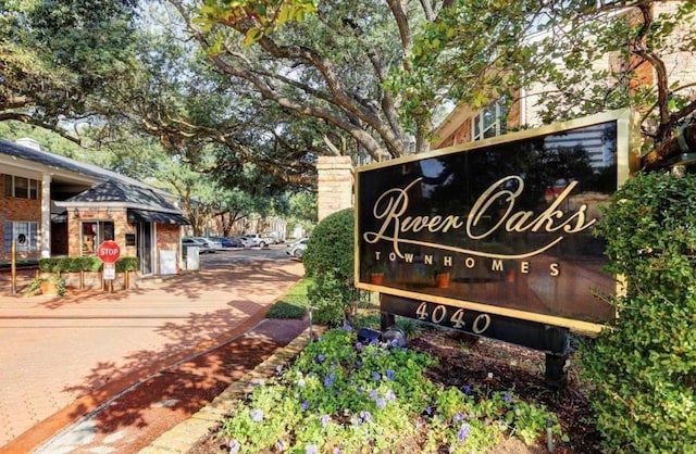 view of community / neighborhood sign