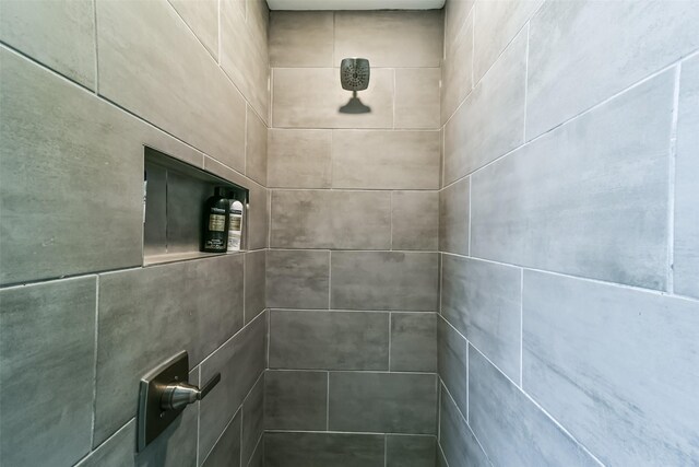 details featuring a tile shower