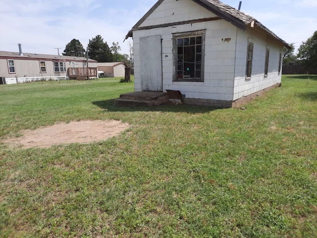 view of outdoor structure featuring a yard