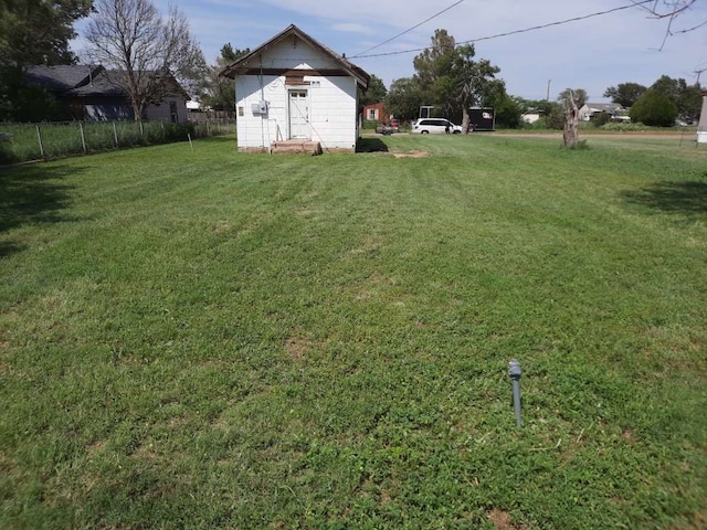 view of yard featuring a storage unit