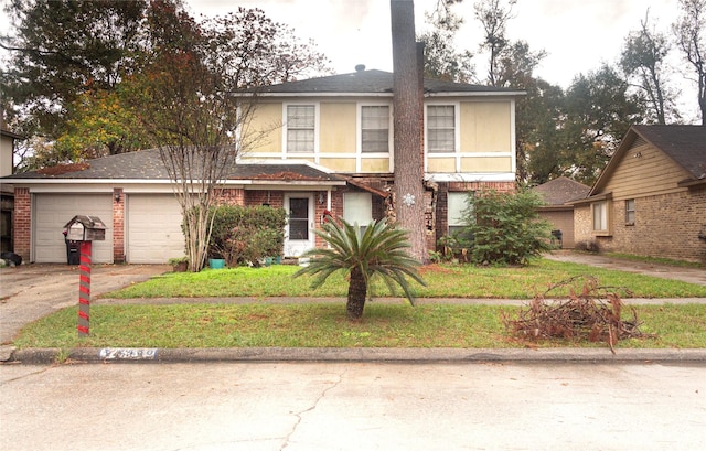 view of front of property with a front yard