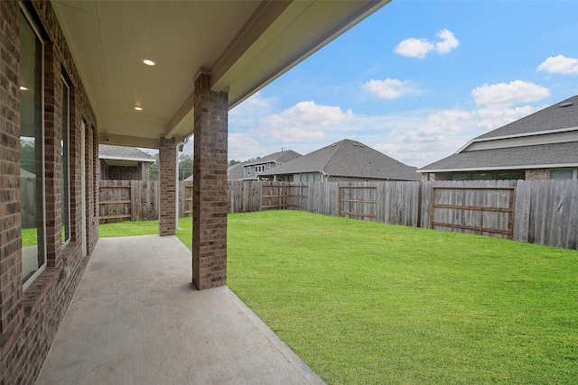 view of yard featuring a patio area