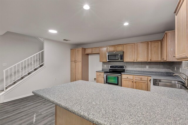 770 Hunt Rd Unit 212, Baytown, TX 77521 - kitchen with recessed lighting, a sink, a peninsula, appliances with stainless steel finishes, and wood finished floors