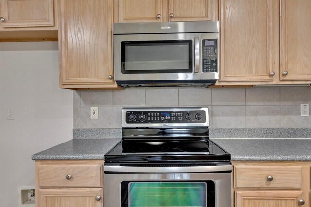 770 Hunt Rd Unit 212, Baytown, TX 77521 - kitchen with light brown cabinets, stainless steel appliances, and decorative backsplash
