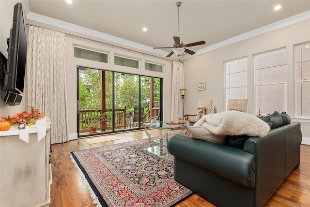 living area featuring light wood finished floors, ornamental molding, a ceiling fan, and recessed lighting
