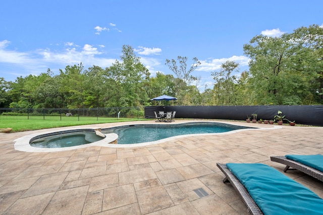 view of swimming pool with an in ground hot tub and a patio area