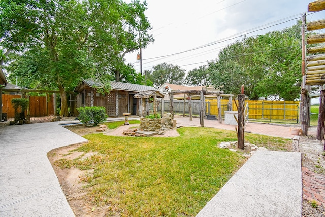 view of yard featuring a patio