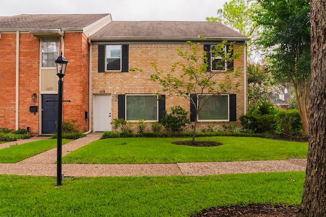 view of front of house featuring a front yard