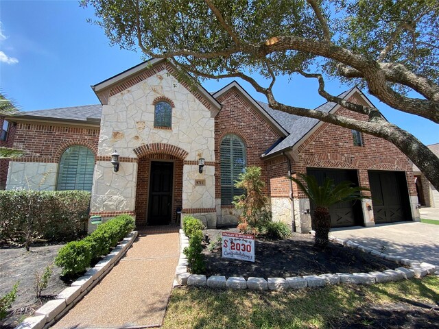 view of front facade with a garage