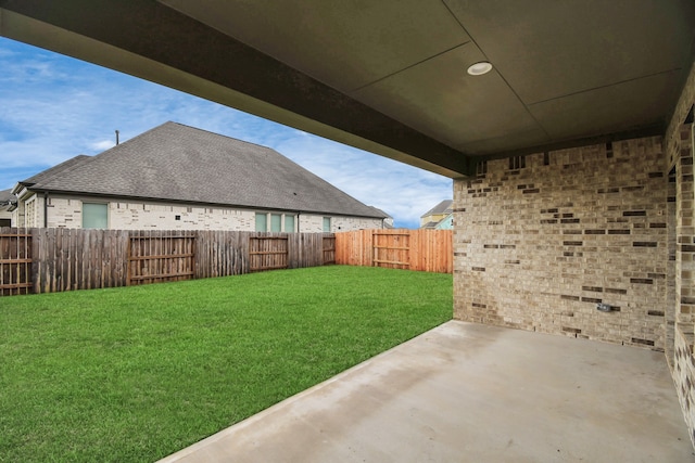 view of yard featuring a patio