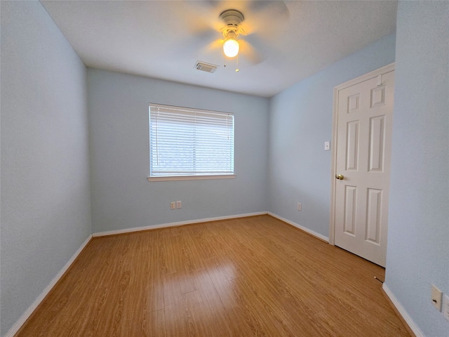 empty room featuring light hardwood / wood-style floors and ceiling fan