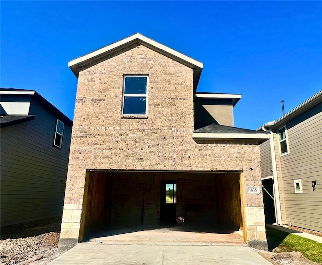 view of front facade with a garage