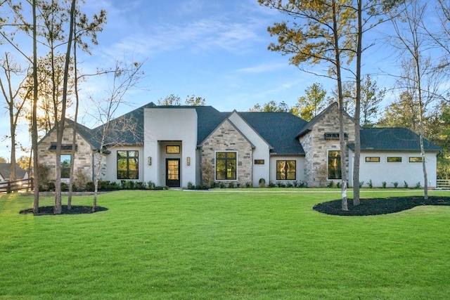 view of front of property with a front yard