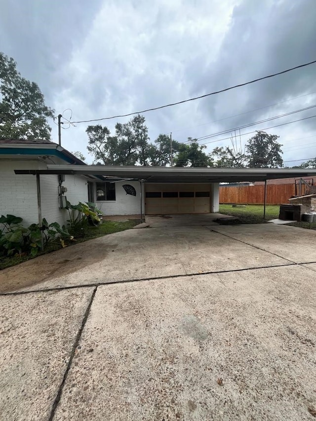 view of front facade with a garage