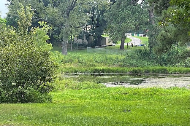 view of yard featuring a water view