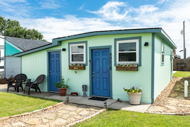 view of outdoor structure featuring a yard