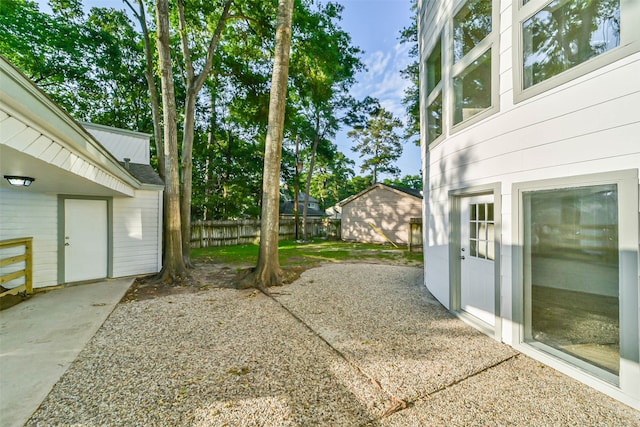 view of yard featuring a patio area