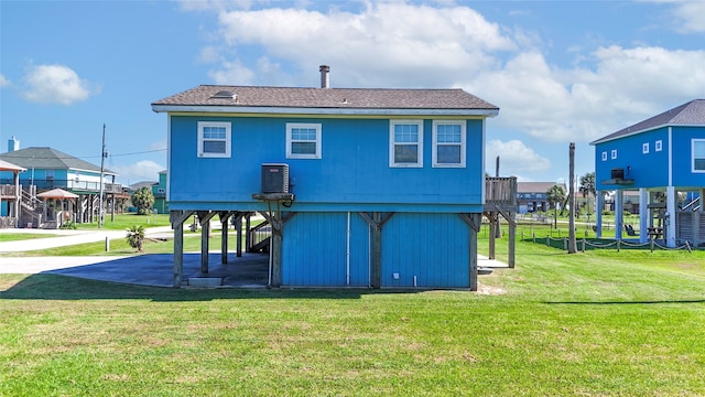 rear view of house featuring a lawn