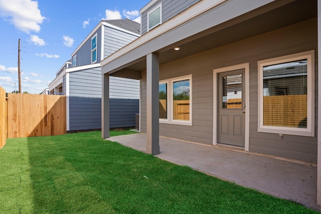 view of yard with a patio area