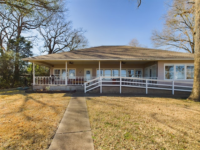 country-style home featuring a porch and a front yard