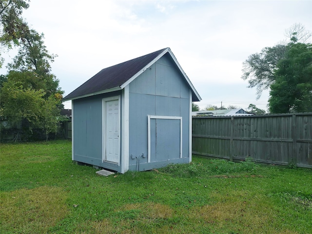 view of outdoor structure with a yard