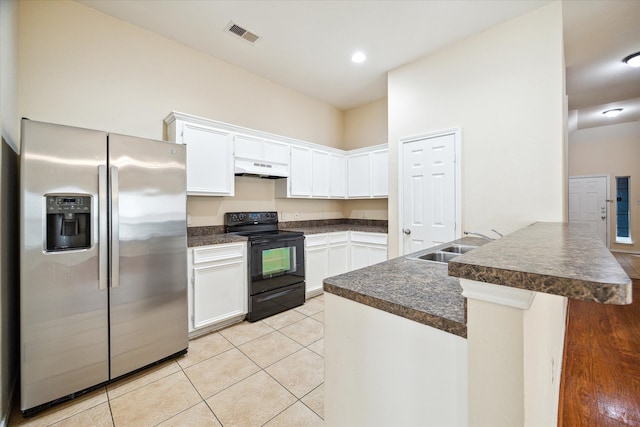 kitchen with stainless steel refrigerator with ice dispenser, premium range hood, kitchen peninsula, electric range, and sink