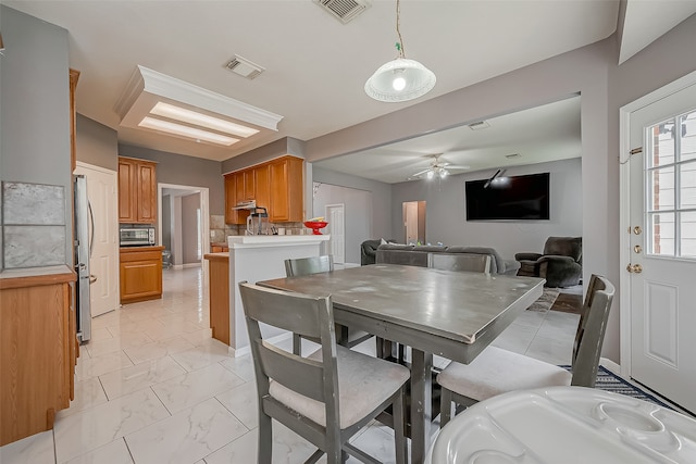 dining room featuring ceiling fan