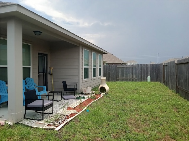 view of yard featuring a patio area