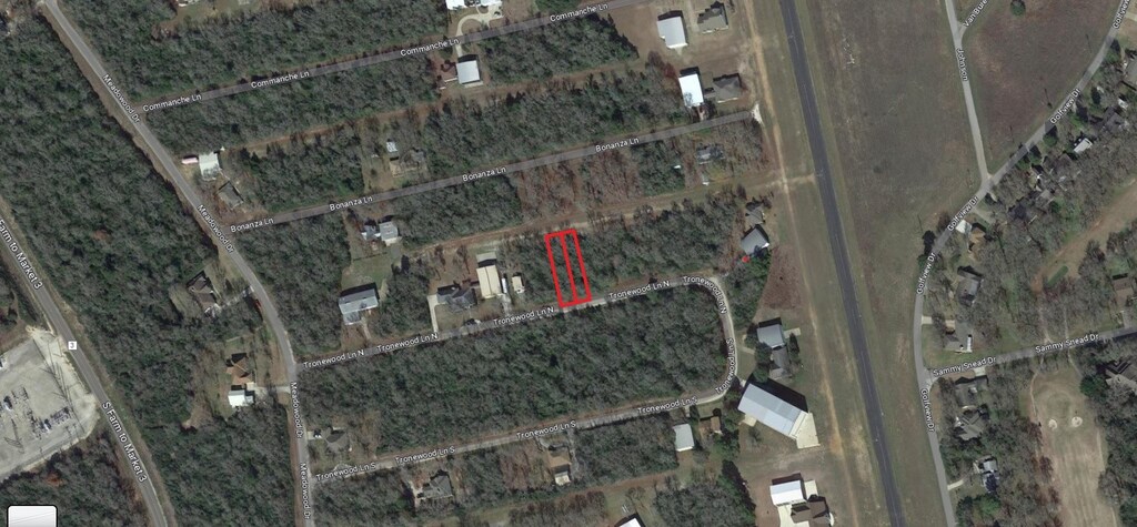 48 Piper Ln, Hilltop Lakes, TX 77871