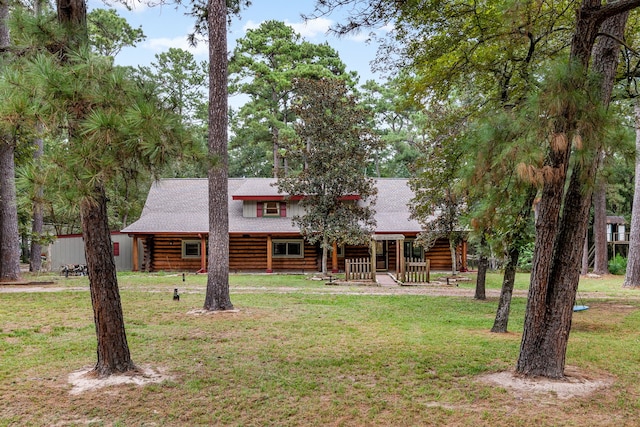 view of front of property with a front yard