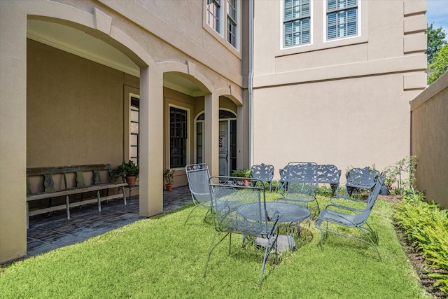 2509 Westgate Dr, Houston, TX 77019 - view of grassy yard featuring a patio area