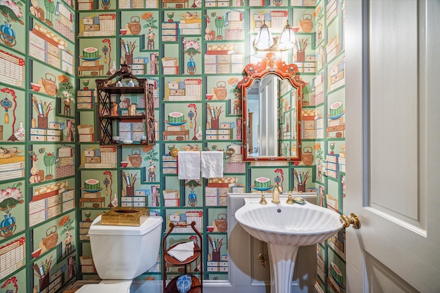 2509 Westgate Dr, Houston, TX 77019 - half bath with toilet