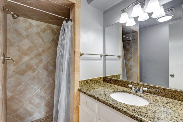 bathroom featuring a shower with curtain and vanity