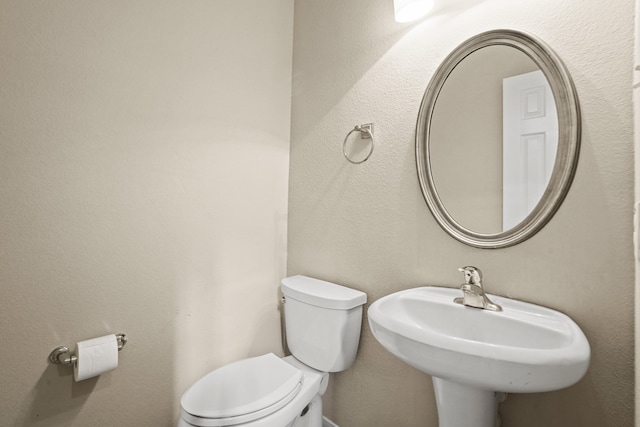 bathroom featuring toilet and sink