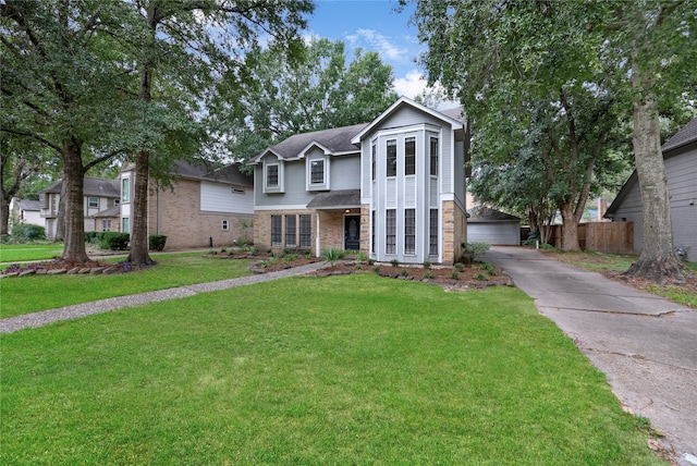 view of front facade featuring a front yard