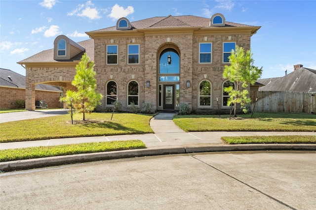 view of front facade featuring a front yard