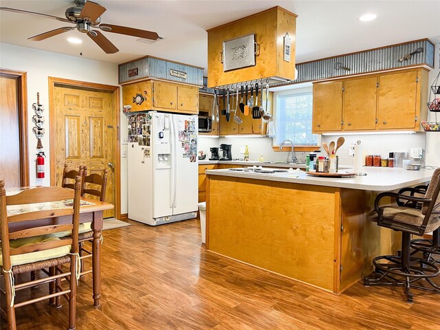 1569 Lcr 822, Groesbeck, TX 76642 - kitchen featuring white appliances, a peninsula, a ceiling fan, light countertops, and light wood-type flooring