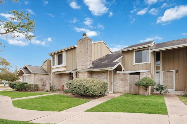 view of front of property with a front lawn