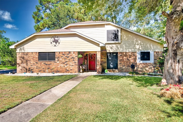 view of front facade featuring a front lawn