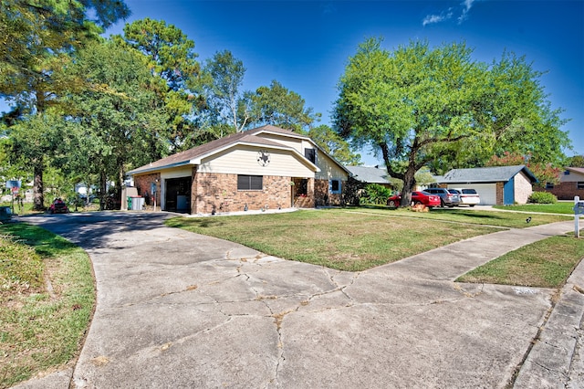 ranch-style house featuring a front lawn