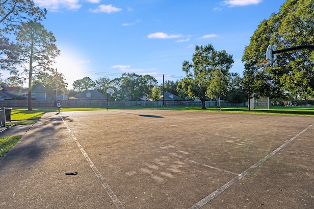 surrounding community with basketball court