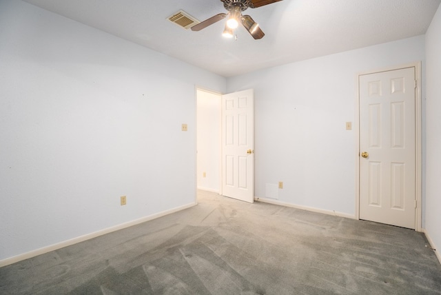 carpeted empty room featuring ceiling fan